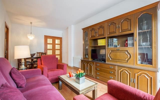 4 bedroom Flat for sale in Sant Antoni, Barcelona city - € 551,200 (Ref: 9700010)