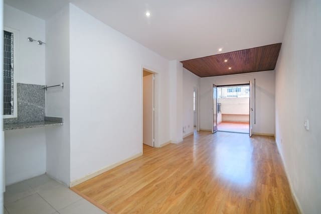 Piso de 3 habitaciones en Sant Antoni, Barcelona ciudad en venta - 395.000 € (Ref: 9713275)