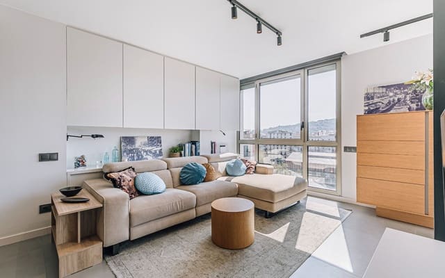 3 bedroom Flat for sale in Sant Antoni, Barcelona city with garage - € 725,000 (Ref: 9716780)