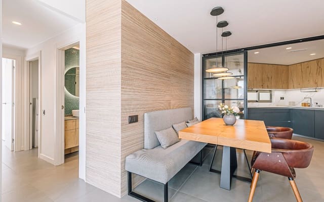 3 bedroom Flat for sale in Sant Antoni, Barcelona city with garage - € 725,000 (Ref: 9716780)