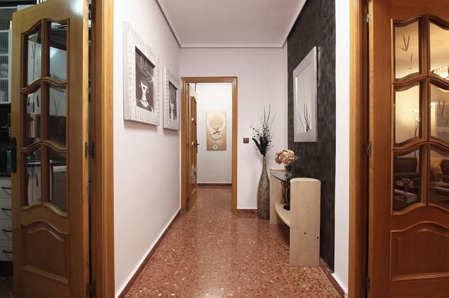 3 bedroom Flat for sale in Franciscanos, Albacete city - € 215,000 (Ref: 9719318)