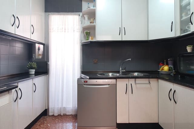 3 bedroom Flat for sale in Franciscanos, Albacete city - € 215,000 (Ref: 9719318)