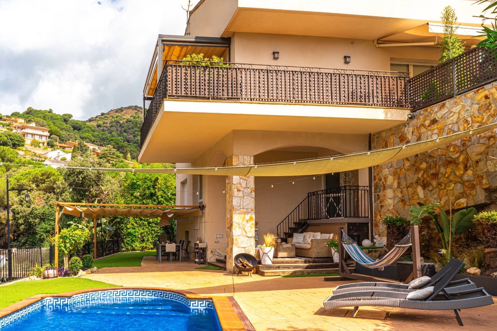 5 Zimmer Villa zu verkaufen in Alella mit Pool Garage - 895.000 € (Ref: 9725154)