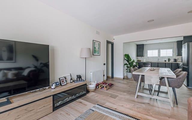 3 makuuhuone Kattohuoneisto myytävänä paikassa Badalona - 259 900 € (Ref: 9725155)