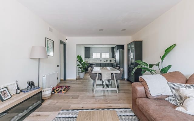 3 bedroom Penthouse for sale in Badalona - € 334,900 (Ref: 9725155)