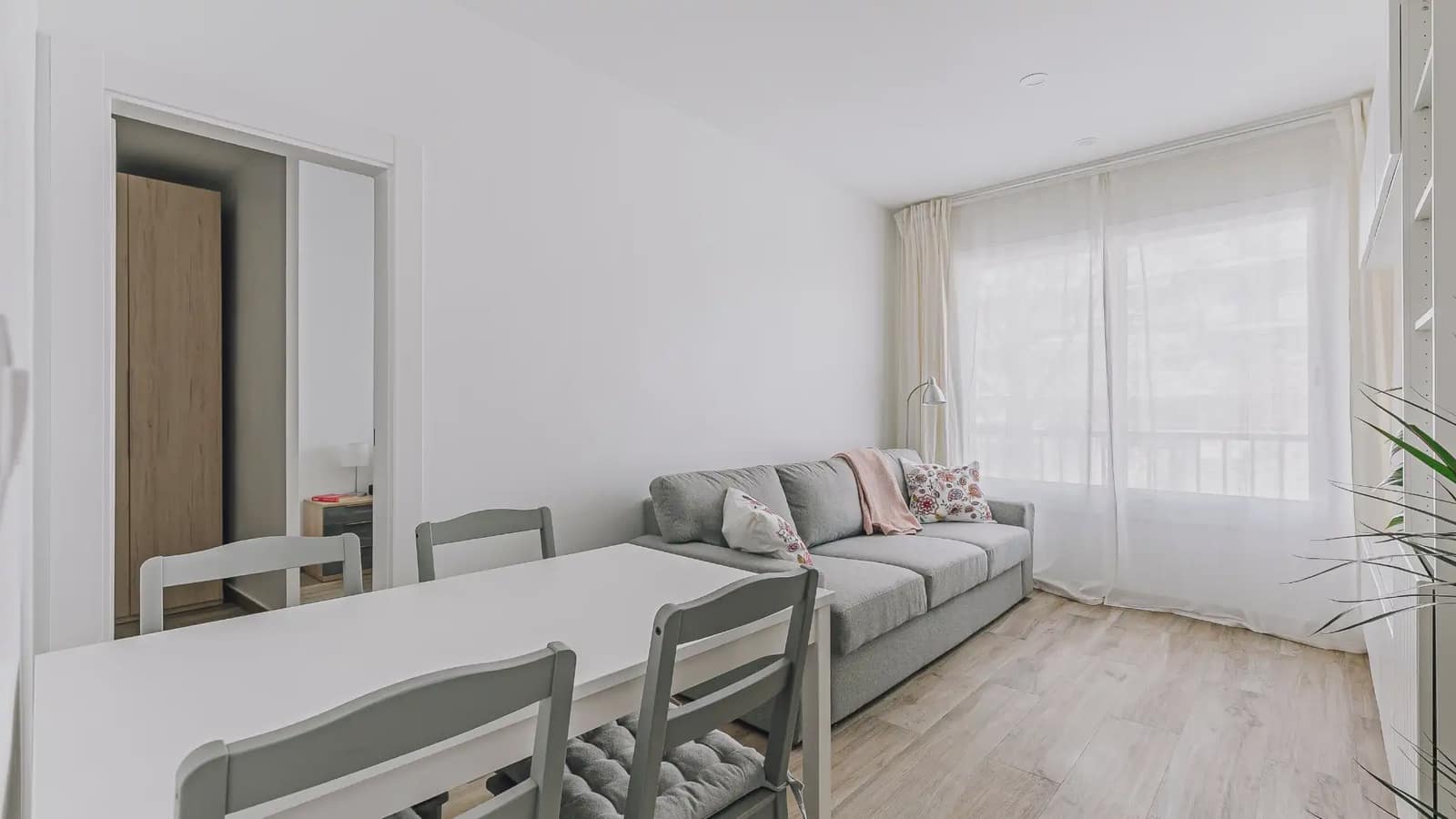 3 bedroom Flat for sale in Cornella de Llobregat - € 250,000 (Ref: 9733421)