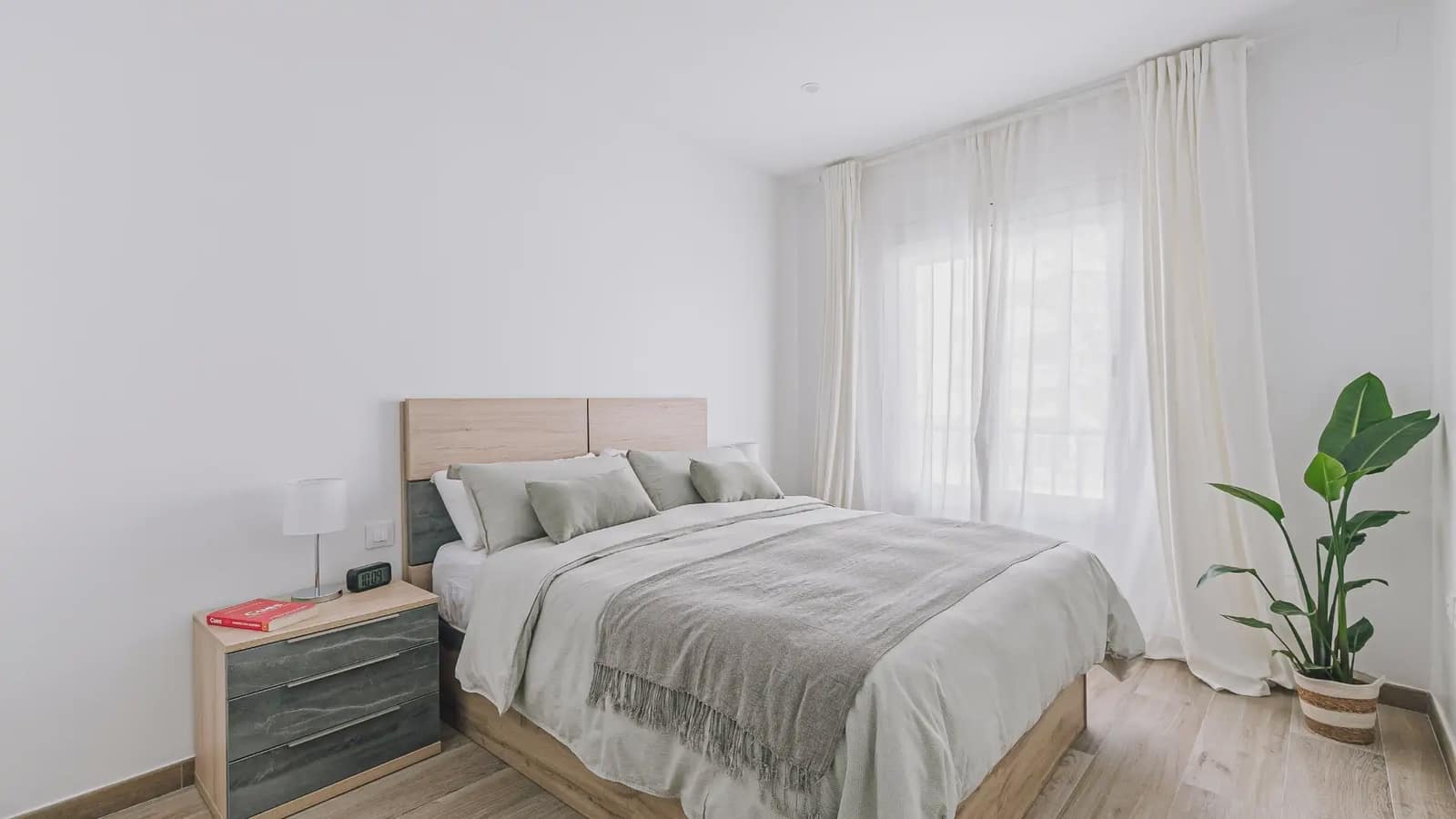 3 bedroom Flat for sale in Cornella de Llobregat - € 250,000 (Ref: 9733421)