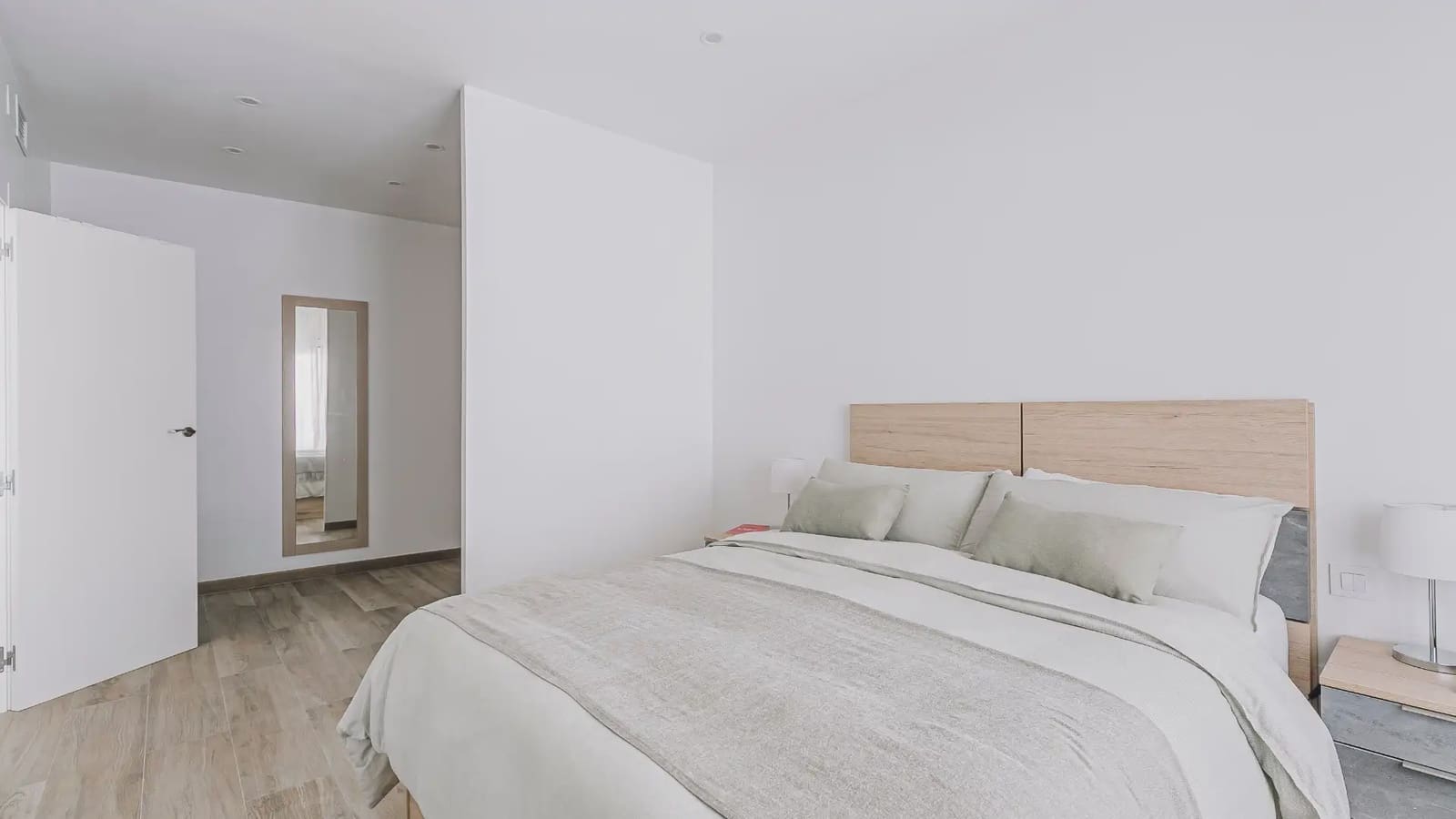 3 bedroom Flat for sale in Cornella de Llobregat - € 250,000 (Ref: 9733421)