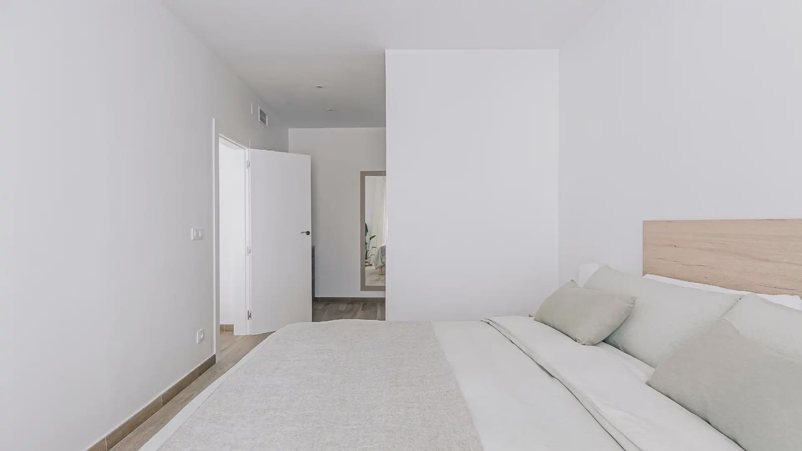 3 bedroom Flat for sale in Cornella de Llobregat - € 250,000 (Ref: 9733421)