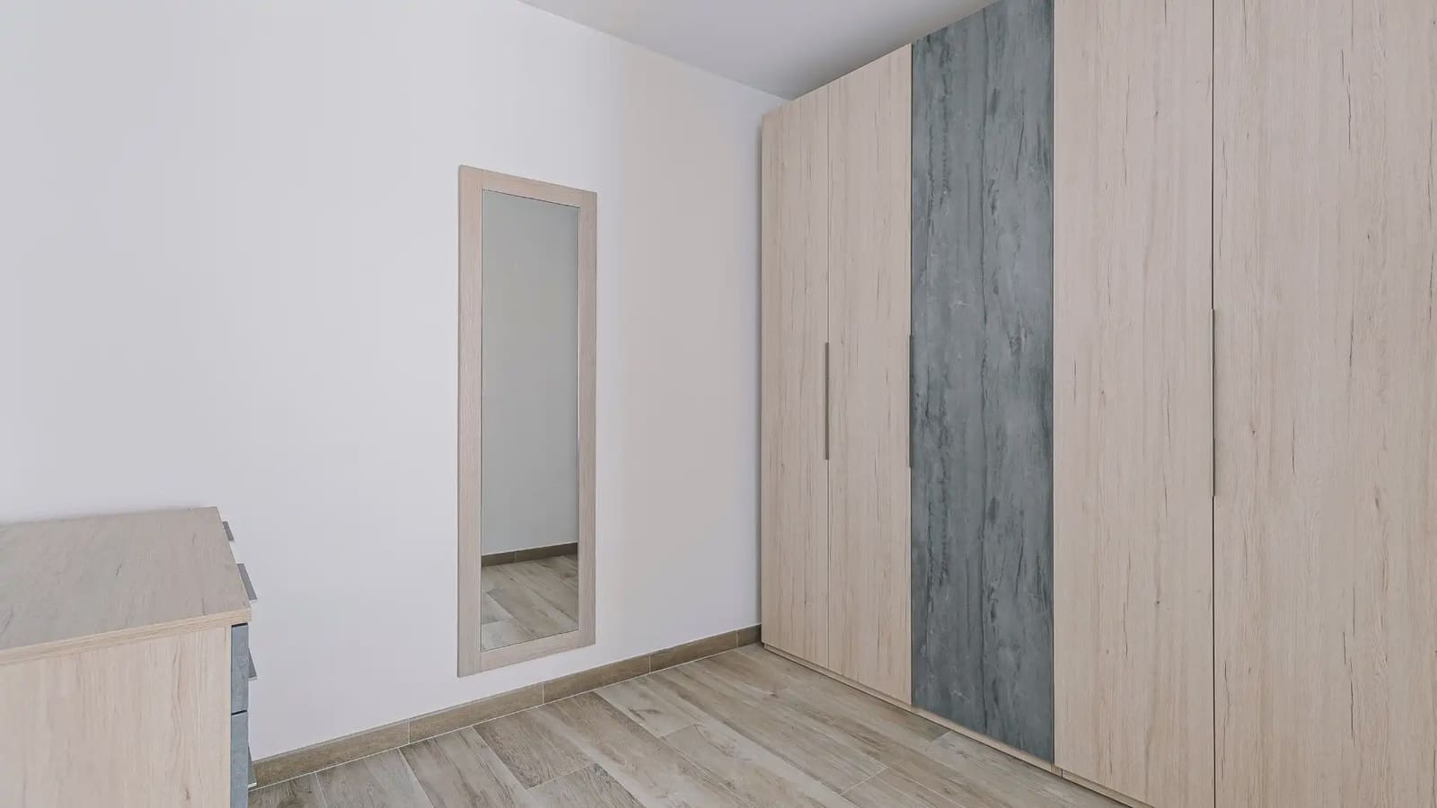 3 bedroom Flat for sale in Cornella de Llobregat - € 250,000 (Ref: 9733421)