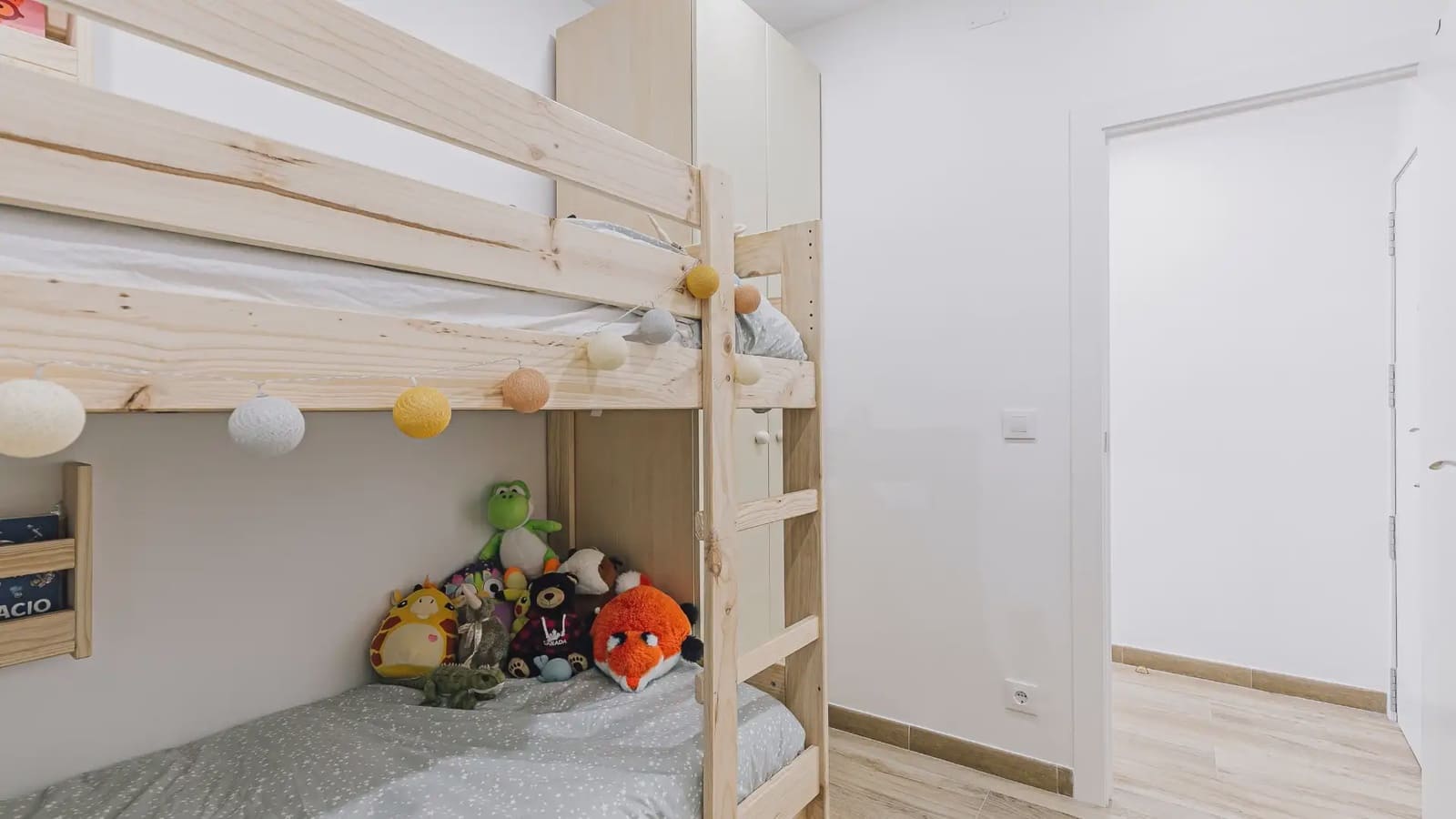 3 bedroom Flat for sale in Cornella de Llobregat - € 250,000 (Ref: 9733421)