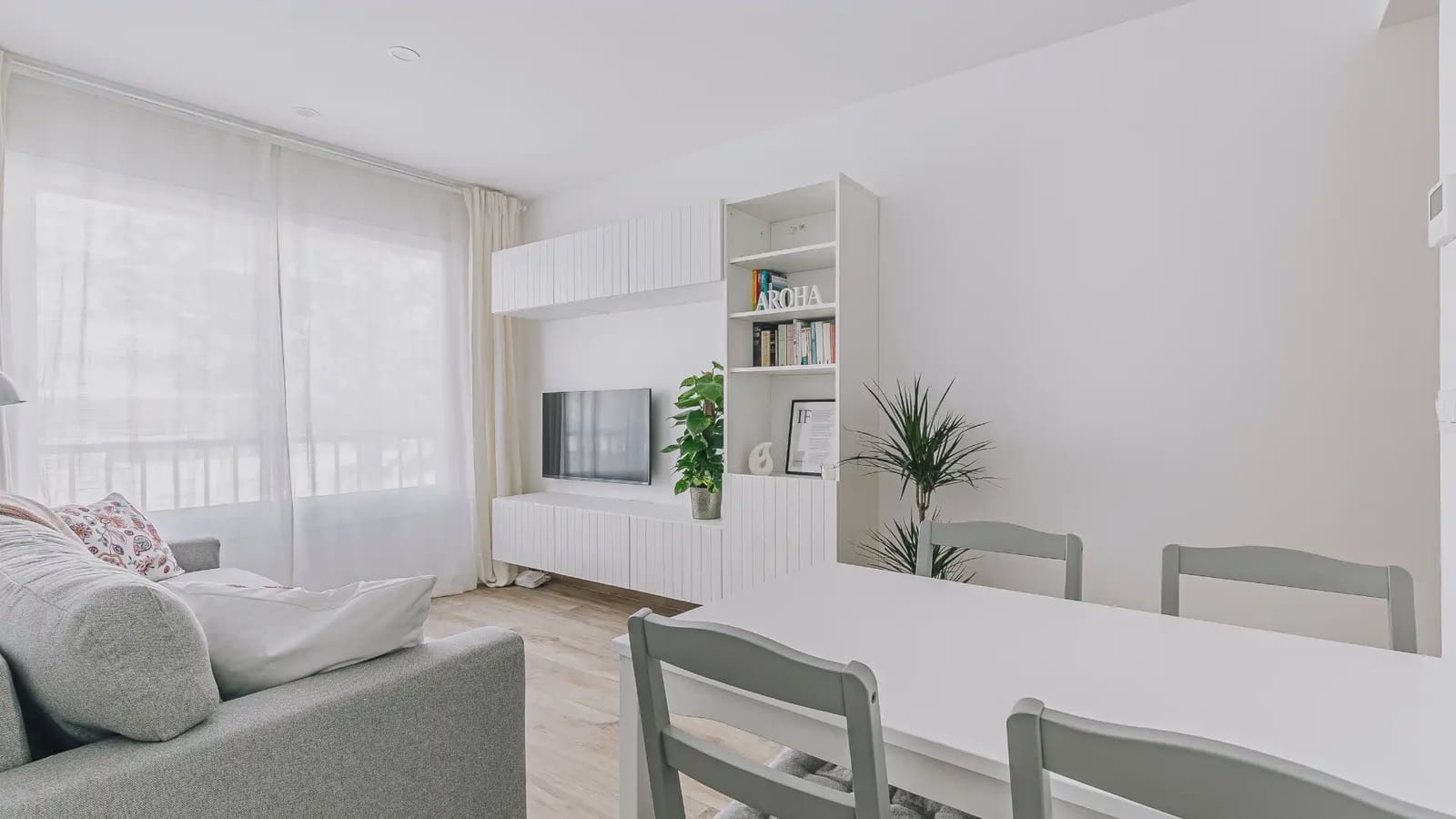 3 bedroom Flat for sale in Cornella de Llobregat - € 250,000 (Ref: 9733421)