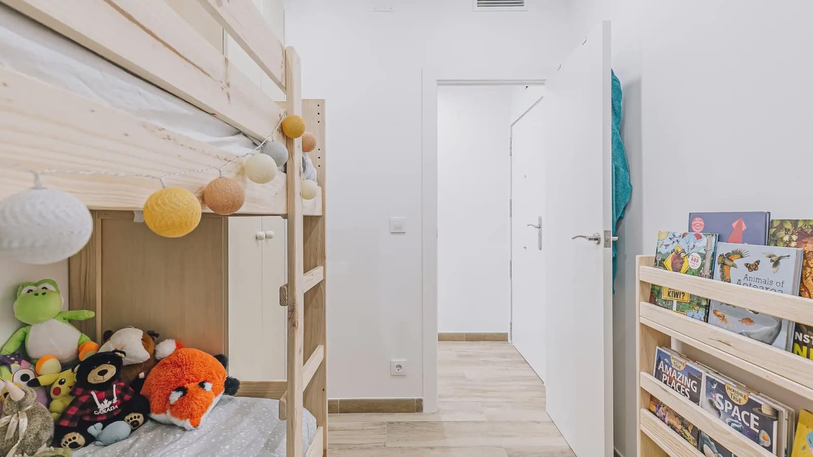 3 bedroom Flat for sale in Cornella de Llobregat - € 250,000 (Ref: 9733421)