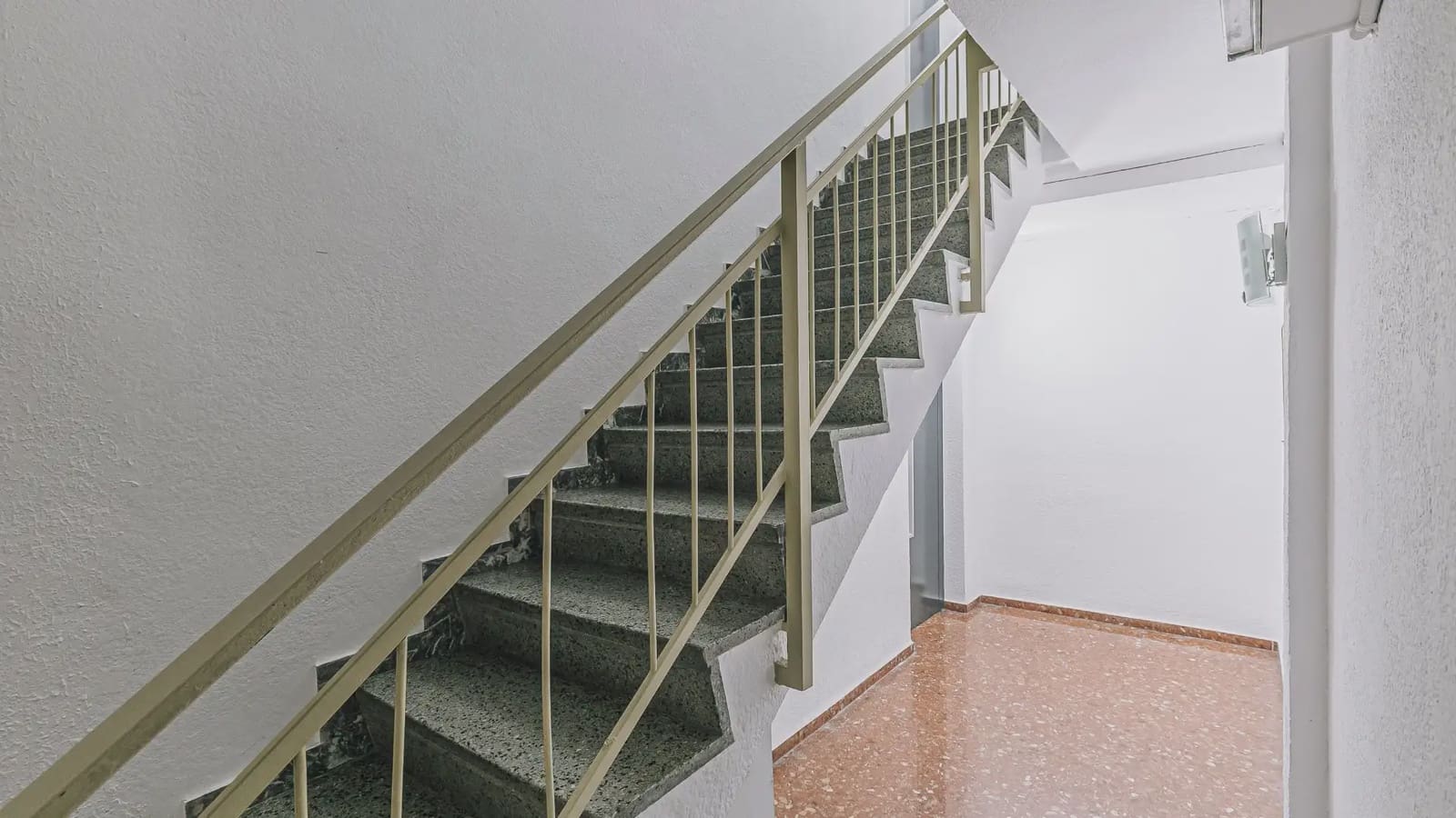 3 bedroom Flat for sale in Cornella de Llobregat - € 250,000 (Ref: 9733421)