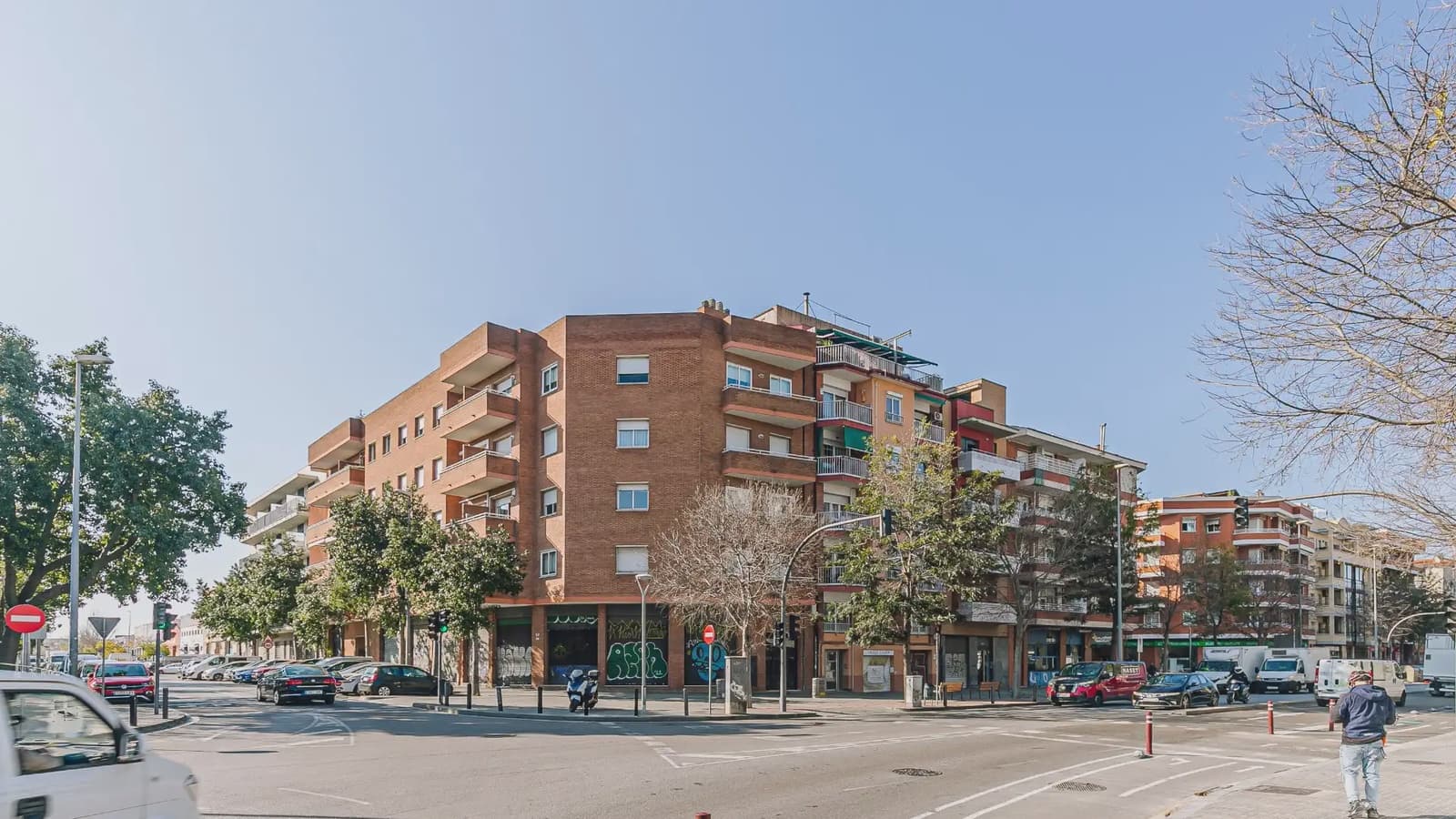 3 bedroom Flat for sale in Cornella de Llobregat - € 250,000 (Ref: 9733421)