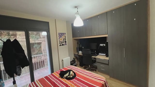 Piso de 4 habitaciones en La Font d'en Fargues, Barcelona ciudad en venta - 465.000 € (Ref: 9734211)