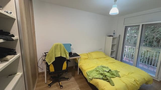 Piso de 4 habitaciones en La Font d'en Fargues, Barcelona ciudad en venta - 465.000 € (Ref: 9734211)