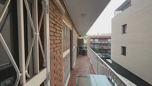 Piso de 4 habitaciones en La Font d'en Fargues, Barcelona ciudad en venta - 465.000 € (Ref: 9734211)