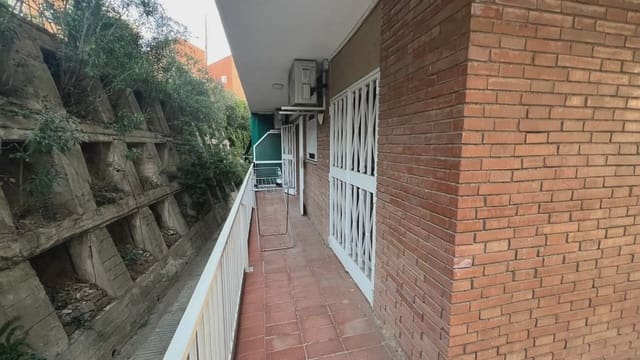 Piso de 4 habitaciones en La Font d'en Fargues, Barcelona ciudad en venta - 465.000 € (Ref: 9734211)