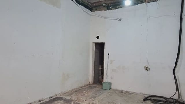 Commercial for rent in La Vila de Gràcia, Barcelona city - € 600 (Ref: 9739147)