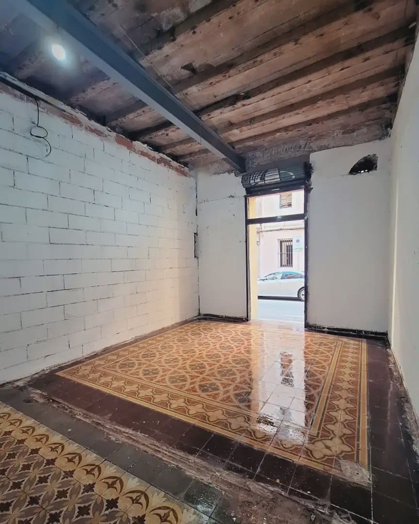 Commercial for rent in Barcelona city - € 600 (Ref: 9739147)
