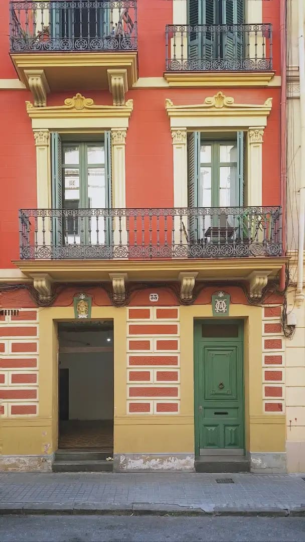 Commercial for rent in Barcelona city - € 600 (Ref: 9739147)