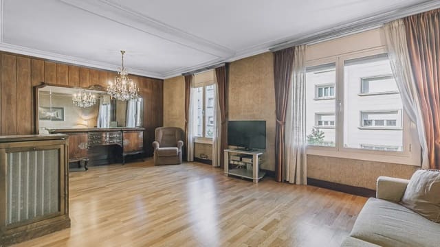 Piso de 4 habitaciones en L'Antiga Esquerra de L'Eixample, Barcelona ciudad en venta - 790.000 € (Ref: 9739149)