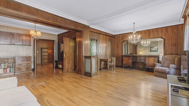 Piso de 4 habitaciones en L'Antiga Esquerra de L'Eixample, Barcelona ciudad en venta - 790.000 € (Ref: 9739149)
