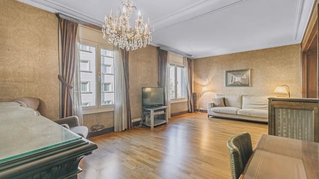 Piso de 4 habitaciones en L'Antiga Esquerra de L'Eixample, Barcelona ciudad en venta - 790.000 € (Ref: 9739149)