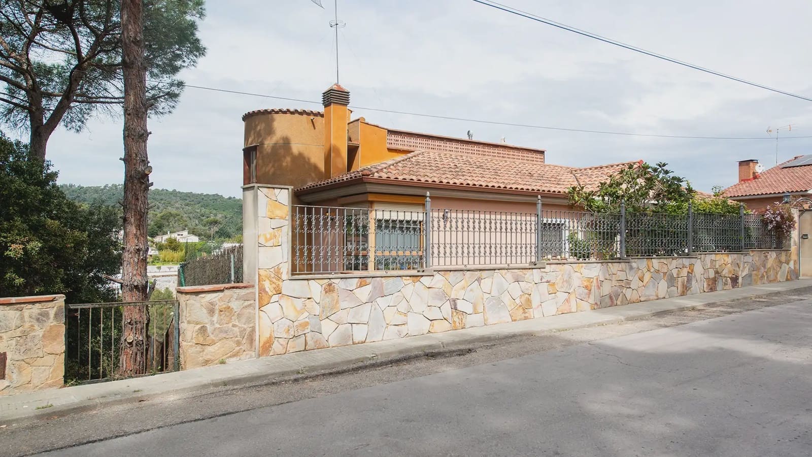 7 sypialnia Willa na sprzedaż w Argentona z basenem garażem - 785 000 € (Ref: 9743197)