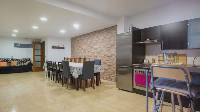 7 sypialnia Willa na sprzedaż w Argentona z basenem garażem - 785 000 € (Ref: 9743197)