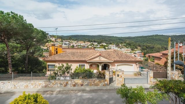 7 sypialnia Willa na sprzedaż w Argentona z basenem garażem - 785 000 € (Ref: 9743197)