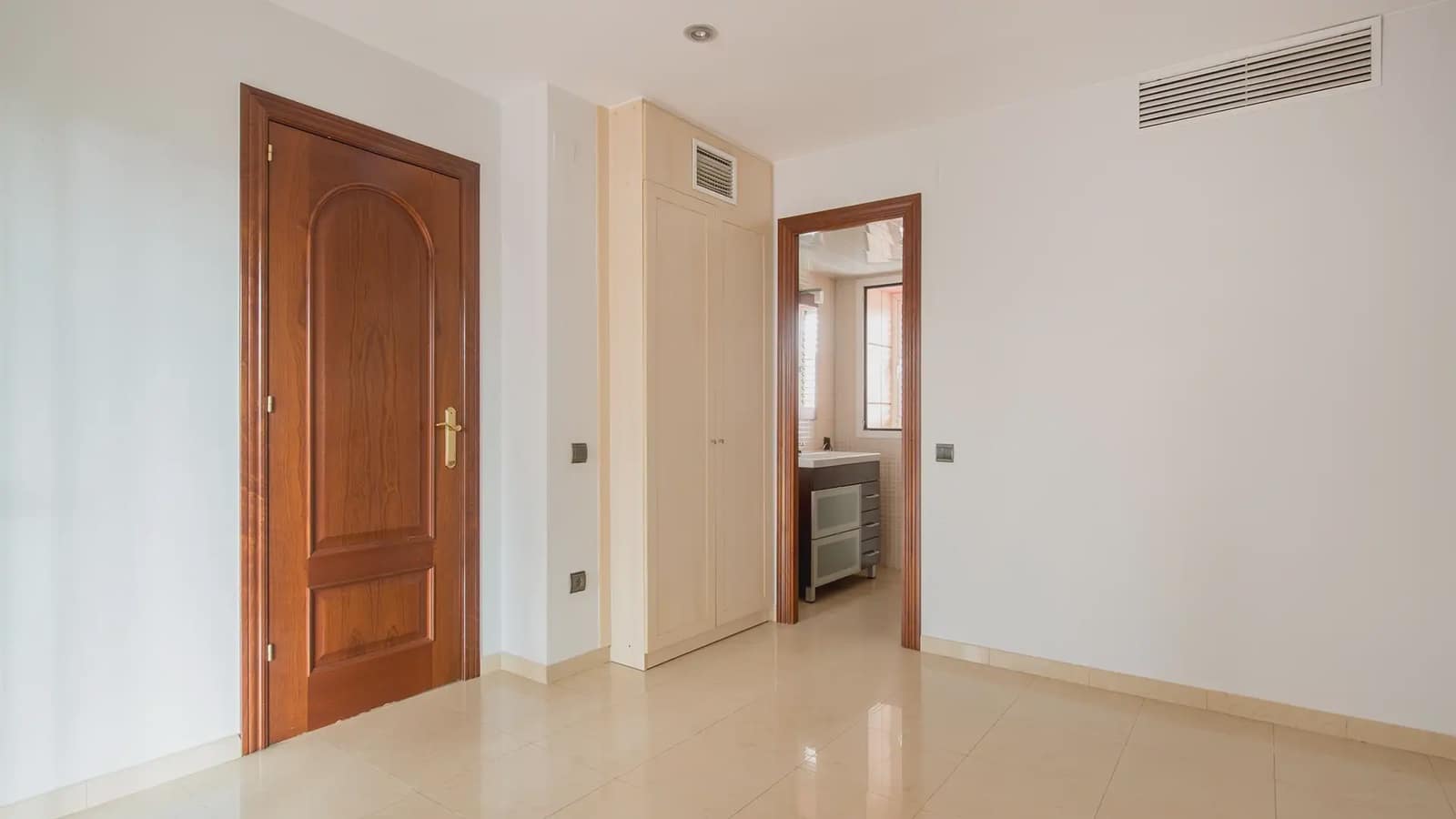 Chalet de 6 habitaciones en Sant Boi de Llobregat en venta con piscina garaje - 895.000 € (Ref: 9743198)