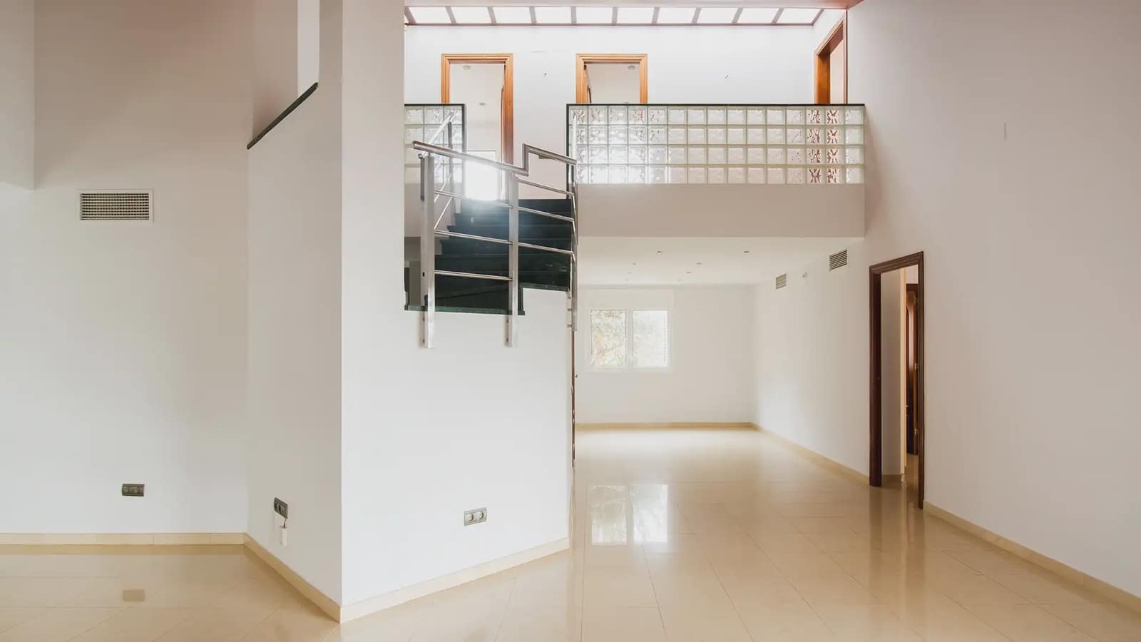 Chalet de 6 habitaciones en Sant Boi de Llobregat en venta con piscina garaje - 895.000 € (Ref: 9743198)