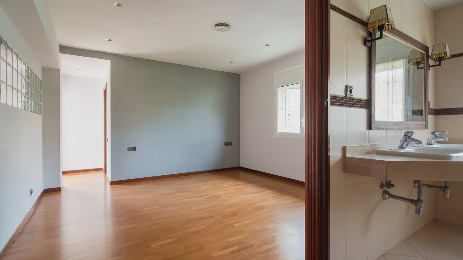 Chalet de 6 habitaciones en Sant Boi de Llobregat en venta con piscina garaje - 895.000 € (Ref: 9743198)