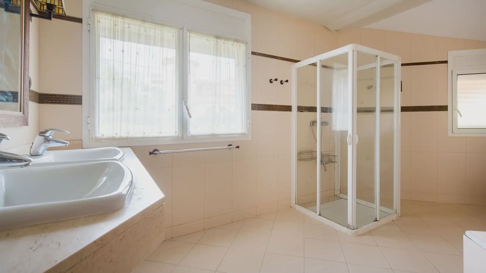 Chalet de 6 habitaciones en Sant Boi de Llobregat en venta con piscina garaje - 895.000 € (Ref: 9743198)