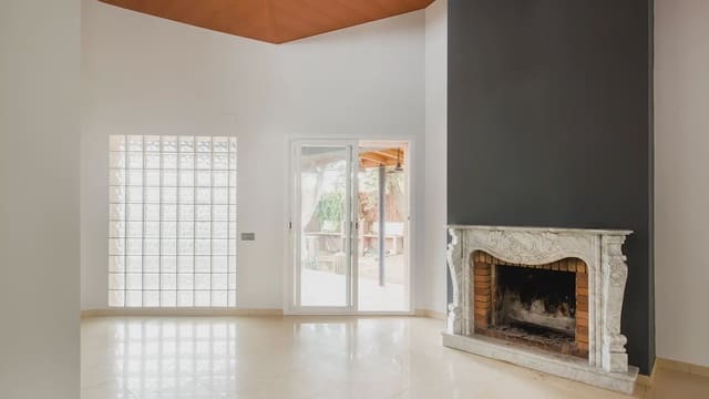 Chalet de 6 habitaciones en Sant Boi de Llobregat en venta con piscina garaje - 895.000 € (Ref: 9743198)