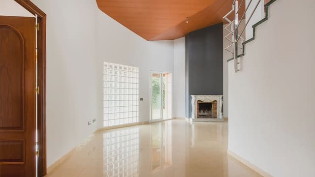 Chalet de 6 habitaciones en Sant Boi de Llobregat en venta con piscina garaje - 895.000 € (Ref: 9743198)