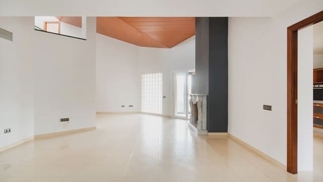 Chalet de 6 habitaciones en Sant Boi de Llobregat en venta con piscina garaje - 895.000 € (Ref: 9743198)