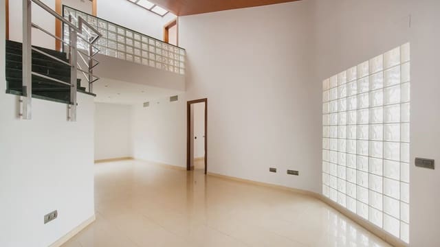 Chalet de 6 habitaciones en Sant Boi de Llobregat en venta con piscina garaje - 895.000 € (Ref: 9743198)