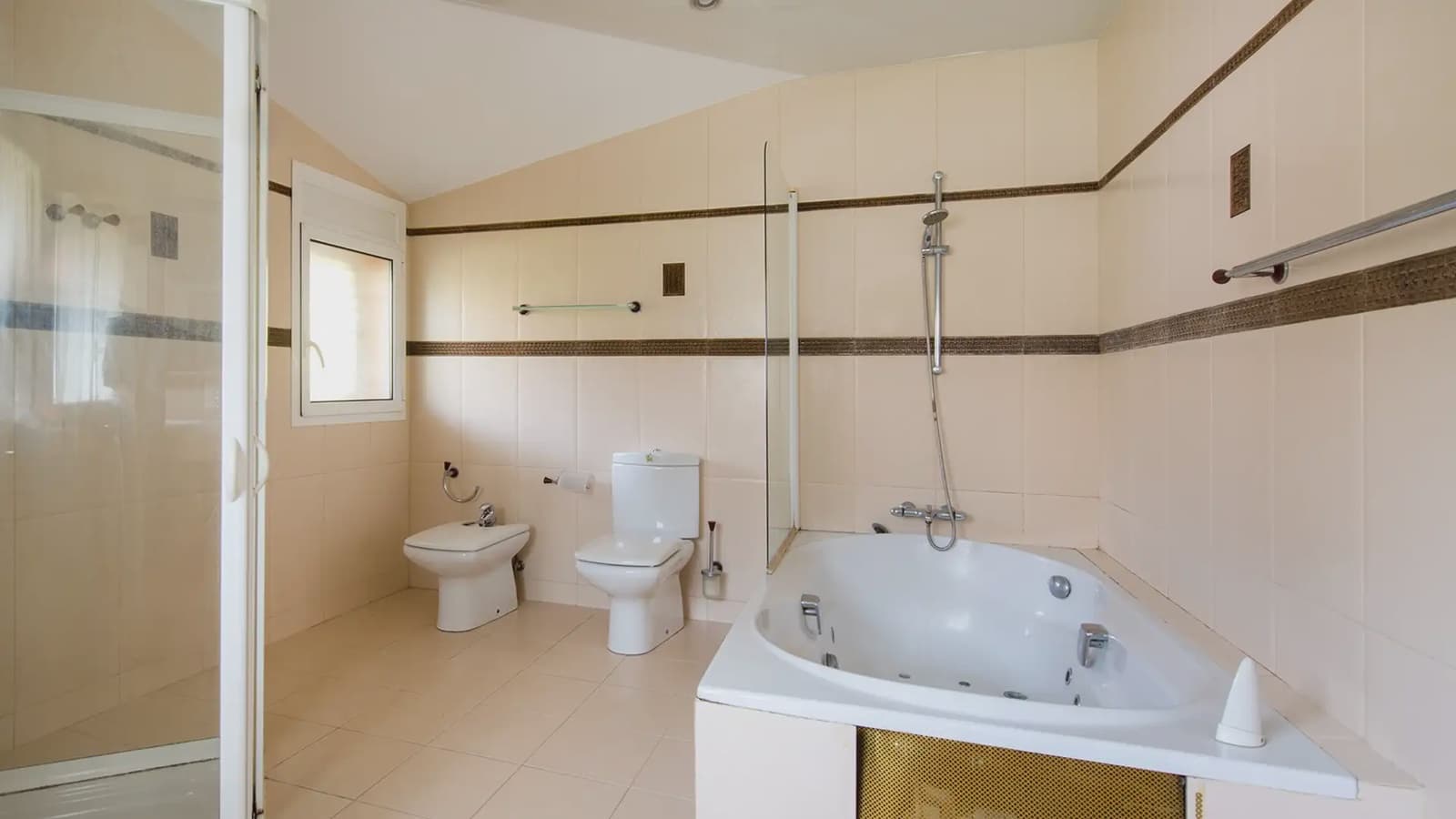 Chalet de 6 habitaciones en Sant Boi de Llobregat en venta con piscina garaje - 895.000 € (Ref: 9743198)