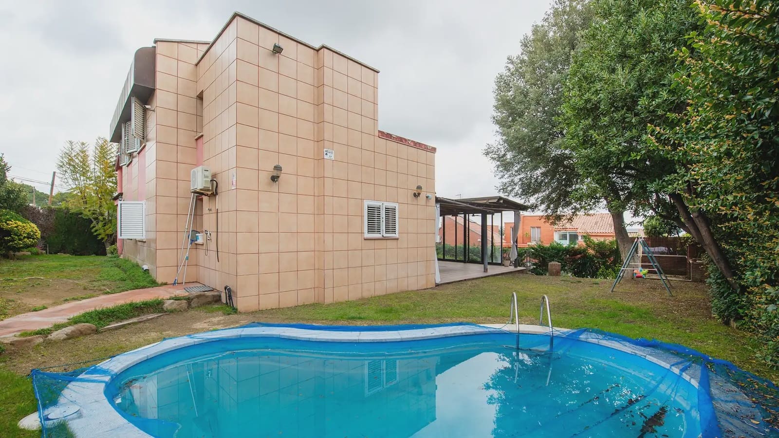 Chalet de 6 habitaciones en Sant Boi de Llobregat en venta con piscina garaje - 895.000 € (Ref: 9743198)