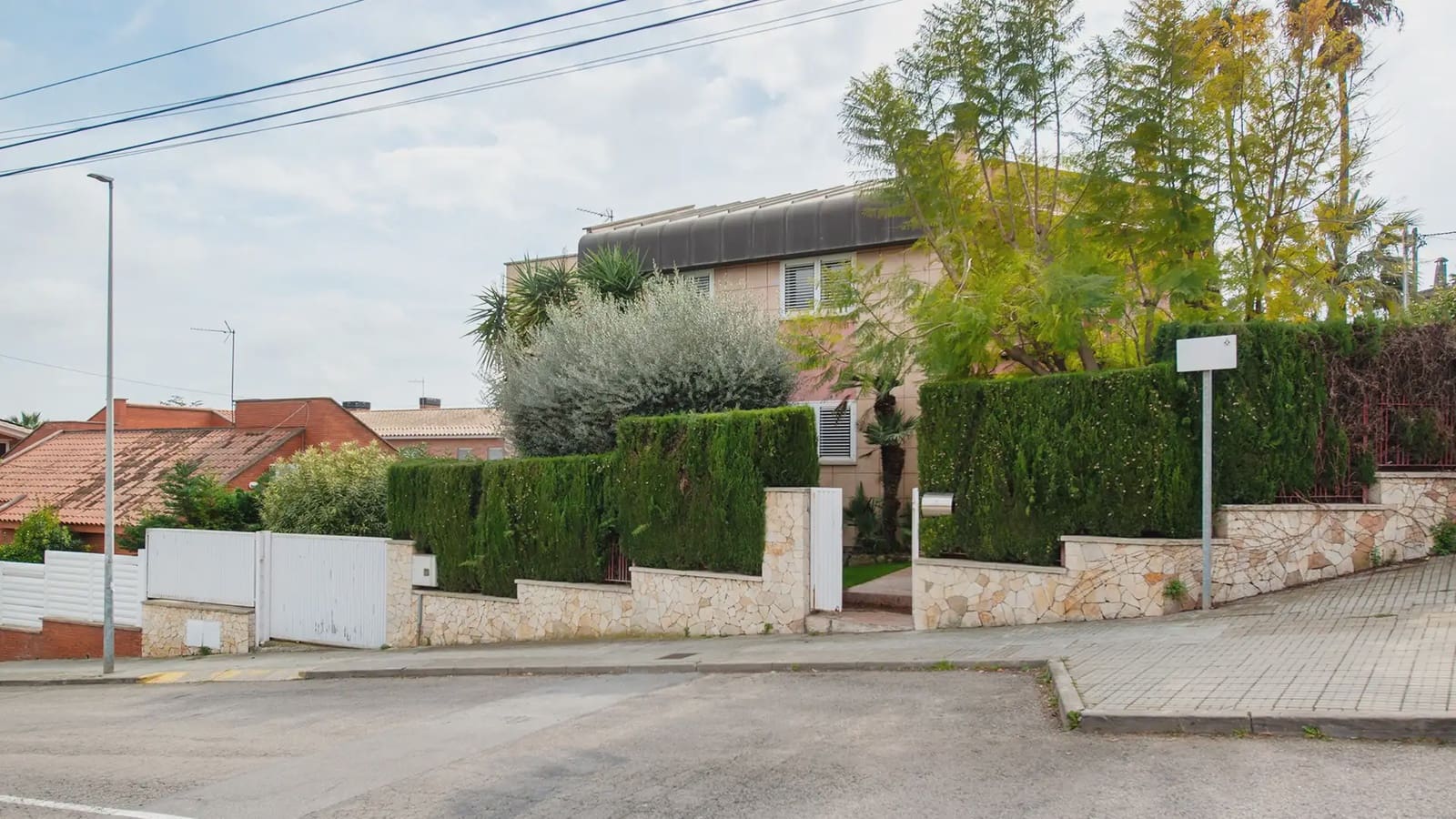 Chalet de 6 habitaciones en Sant Boi de Llobregat en venta con piscina garaje - 895.000 € (Ref: 9743198)