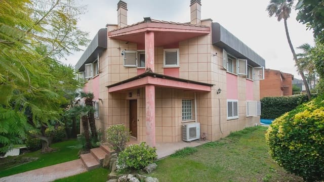 Chalet de 6 habitaciones en Sant Boi de Llobregat en venta con piscina garaje - 895.000 € (Ref: 9743198)