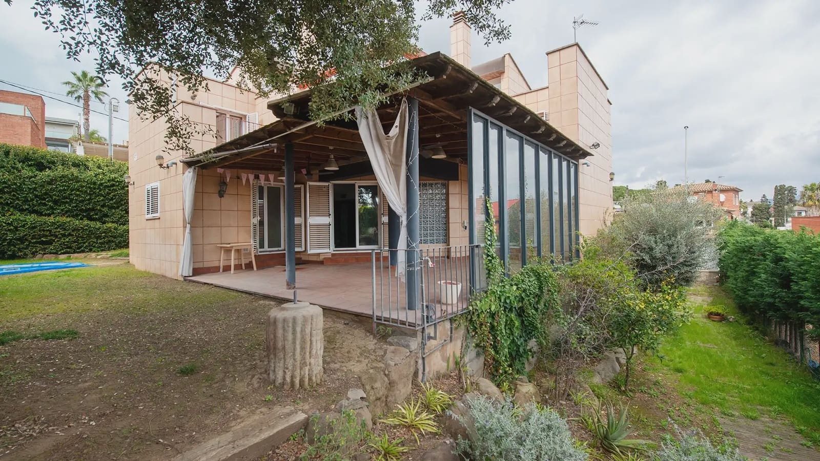 Chalet de 6 habitaciones en Sant Boi de Llobregat en venta con piscina garaje - 895.000 € (Ref: 9743198)