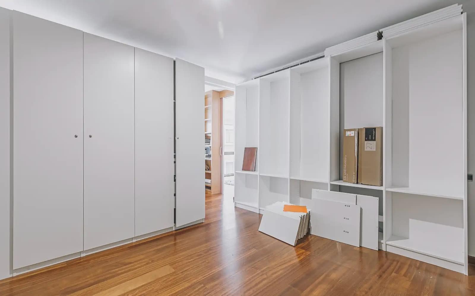 Commercial for sale in Barcelona city - € 420,000 (Ref: 9750934)