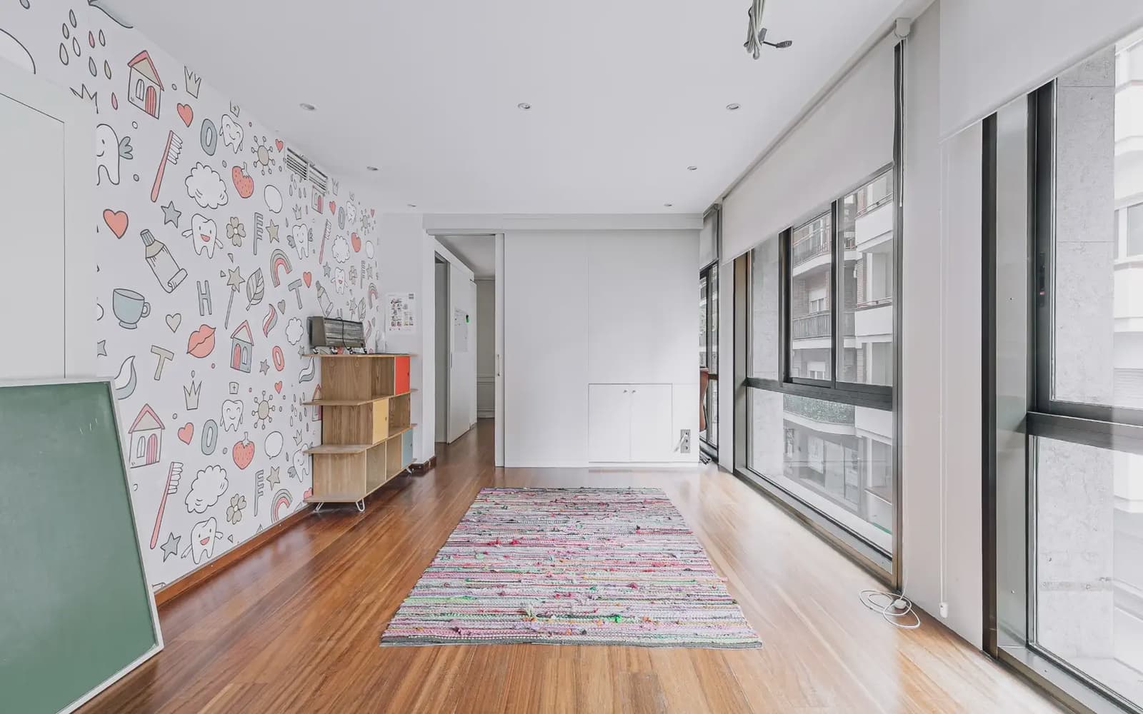 Commercial for sale in Barcelona city - € 420,000 (Ref: 9750934)