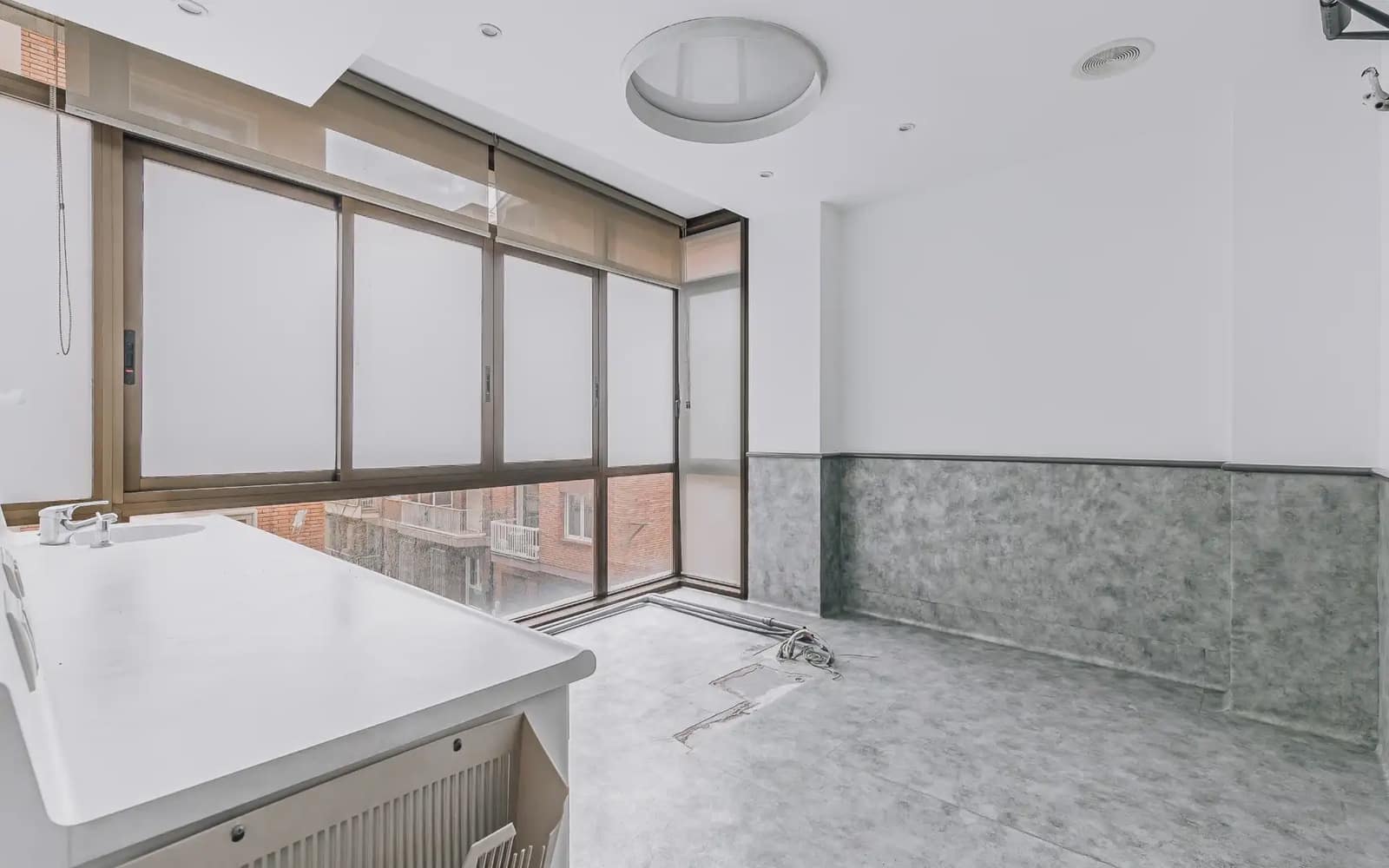 Commercial for sale in Barcelona city - € 420,000 (Ref: 9750934)