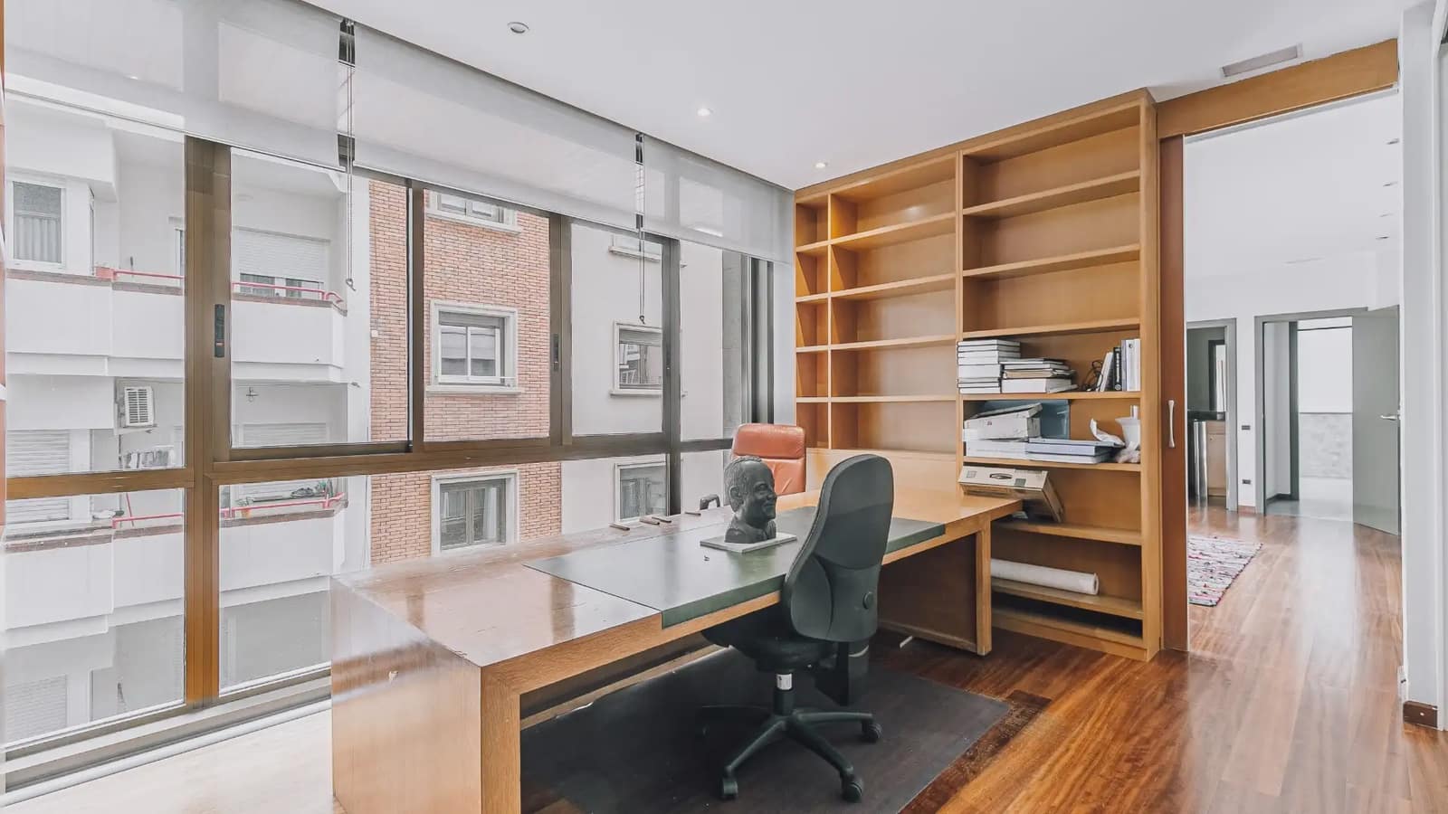 Commercial for sale in Barcelona city - € 420,000 (Ref: 9750934)