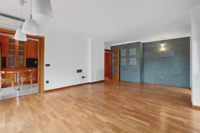 3 quarto Apartamento para arrendar em Girona cidade com garagem - 1 195 € (Ref: 9751103)